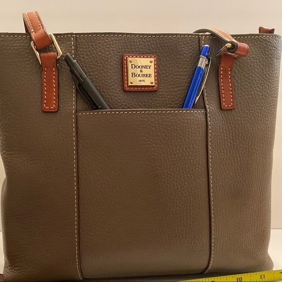 Dooney and Bourke Lexington handbag - Picture 5 of 7